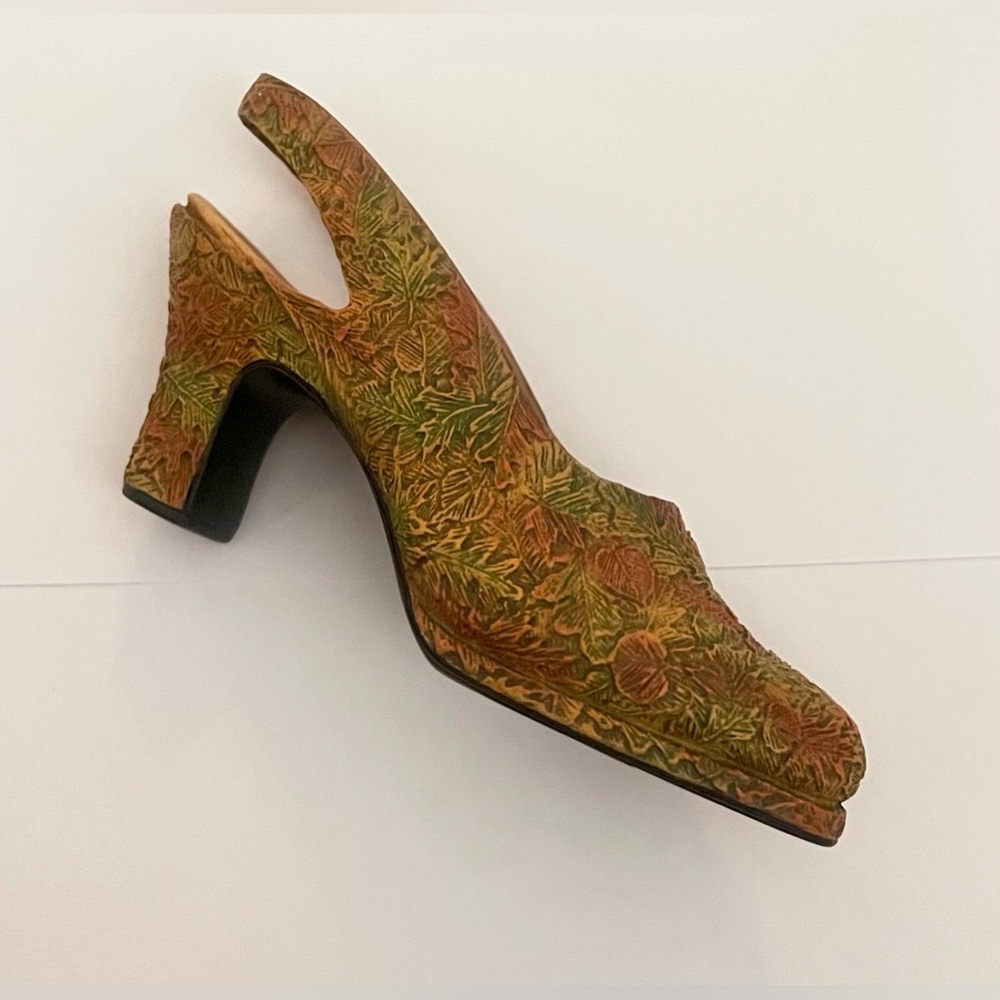 Autumn - Just the Right Shoe #25070 COA 1999